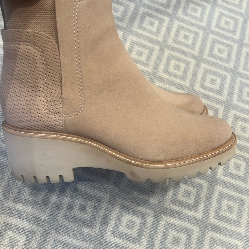 Dolce vita suede boot size 7